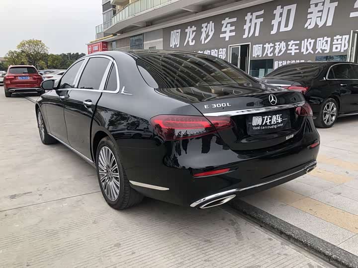 Фото 7 - Mercedes-Benz E-Class