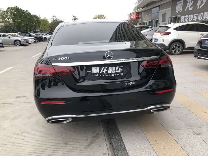 Фото 8 - Mercedes-Benz E-Class