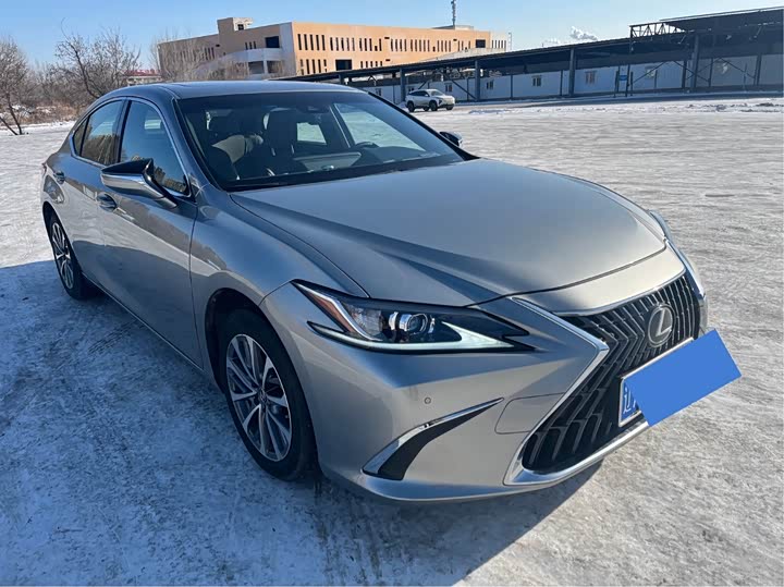 Фото 1 - Lexus ES