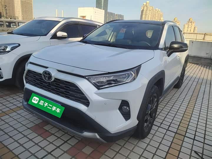 Фото 1 - Toyota RAV4