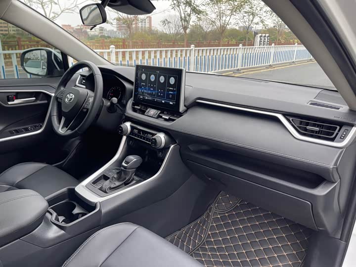 Фото 7 - Toyota Wildlander