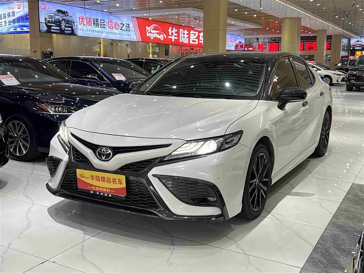 Фото 1 - Toyota Camry