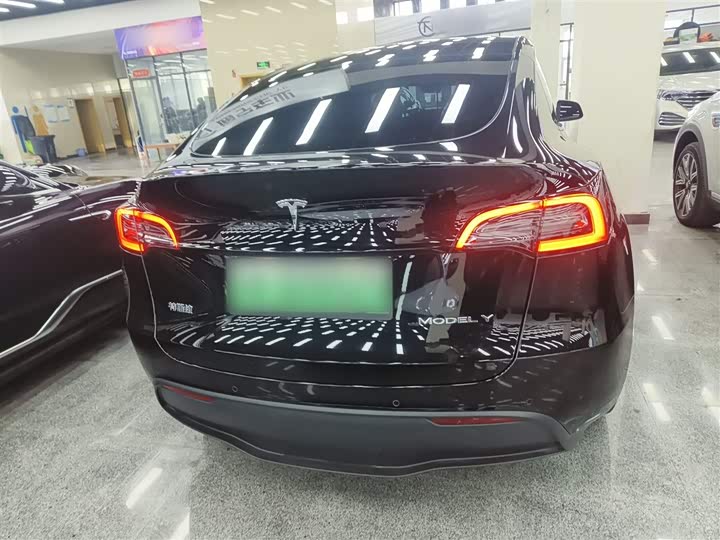 Фото 6 - Tesla Model Y