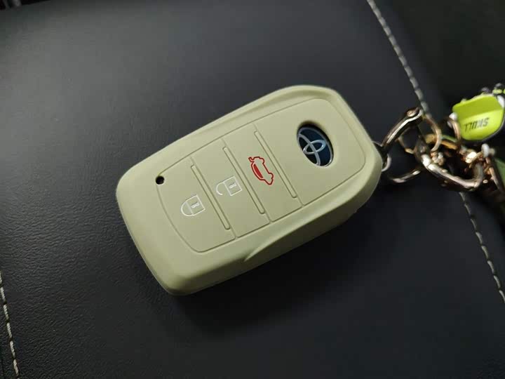 Фото 9 - Toyota Camry