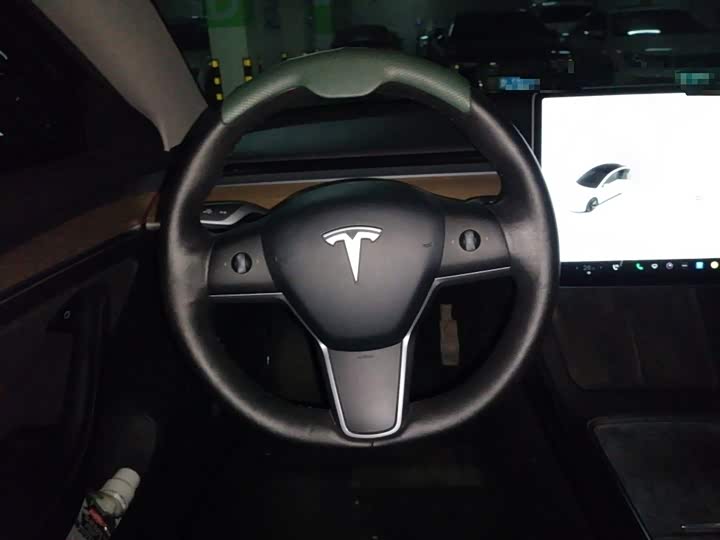 Фото 3 - Tesla Model 3