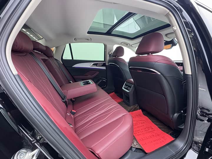 Фото 8 - Hongqi H5