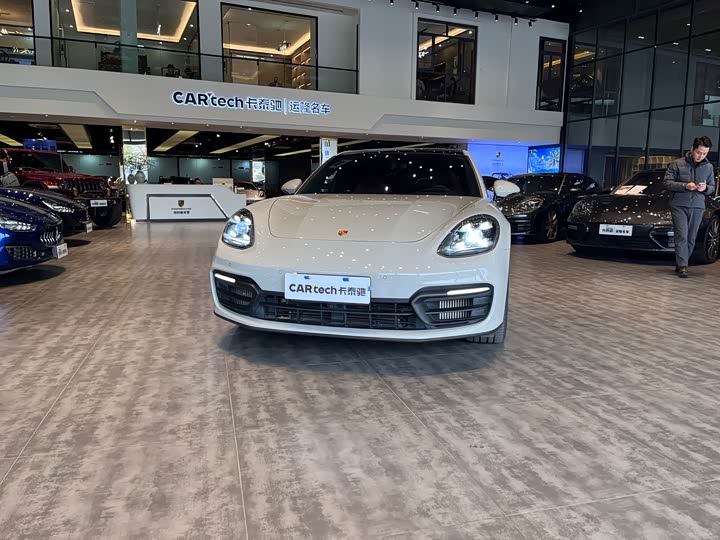 Фото 2 - Porsche Panamera