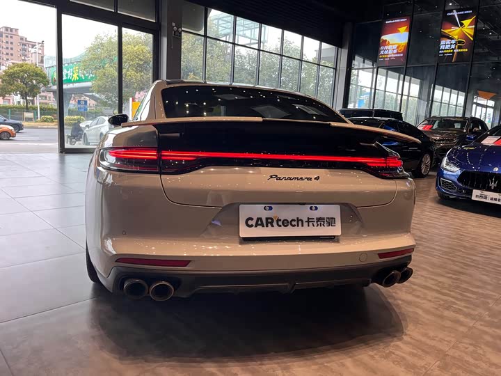 Фото 5 - Porsche Panamera