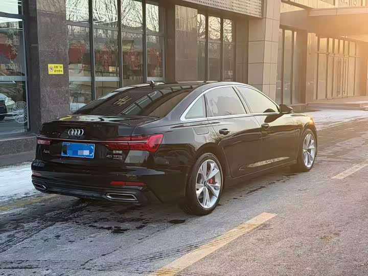 Фото 4 - Audi A6L