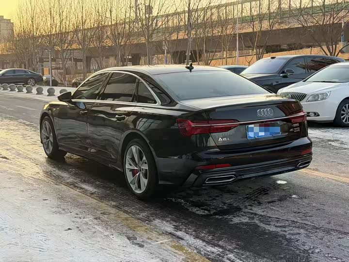 Фото 6 - Audi A6L