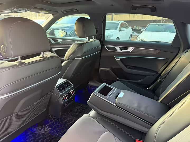 Фото 9 - Audi A6L