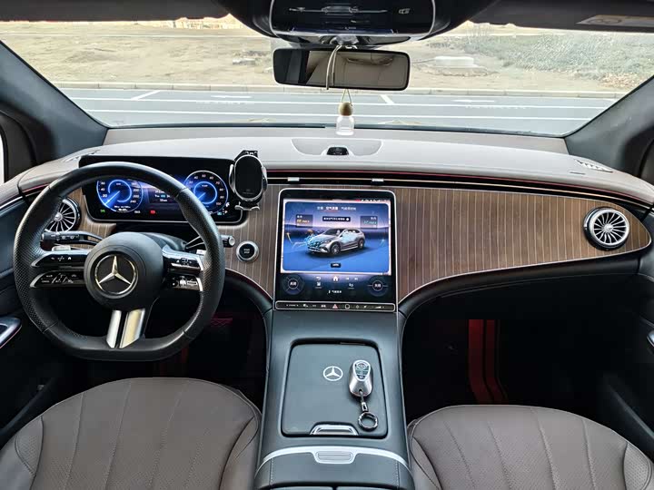 Фото 9 - Mercedes-Benz EQE SUV