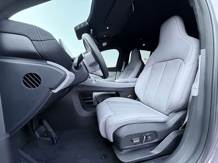 Фото 9 - Nio EC6