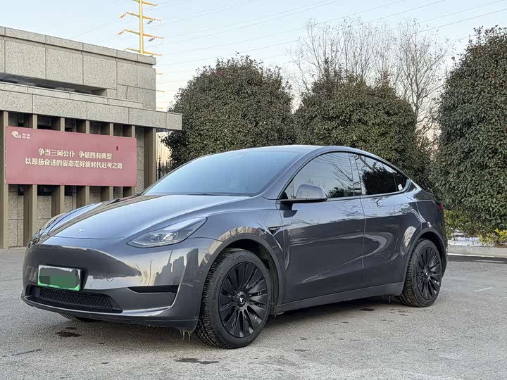 Фото 1 - Tesla Model Y
