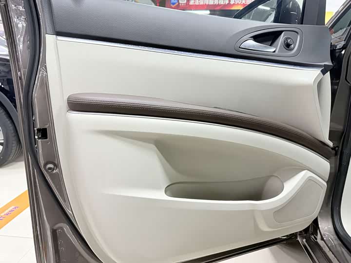 Фото 7 - Buick GL8 ES