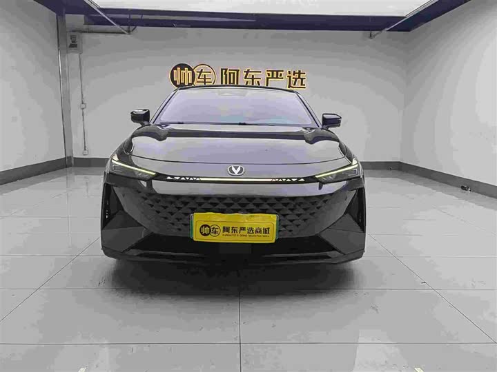 Фото 2 - Changan UNI-V Hybrid