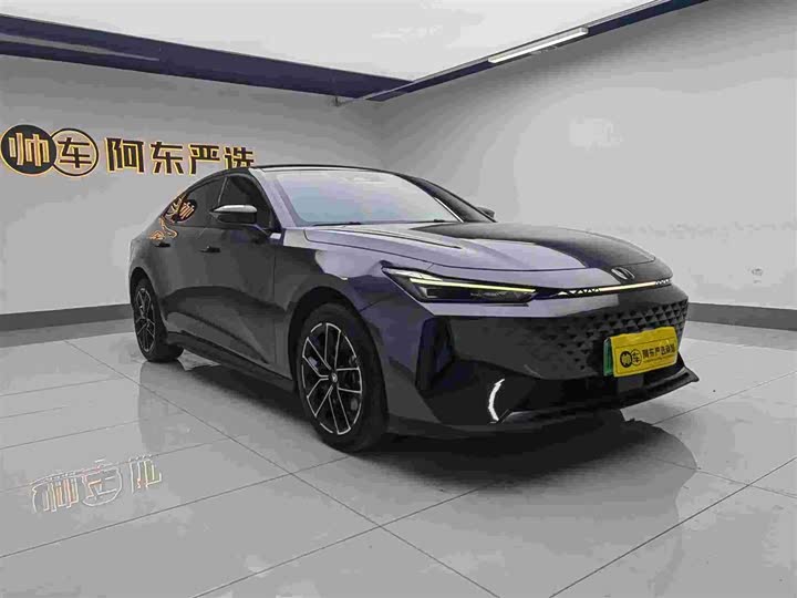 Фото 3 - Changan UNI-V Hybrid