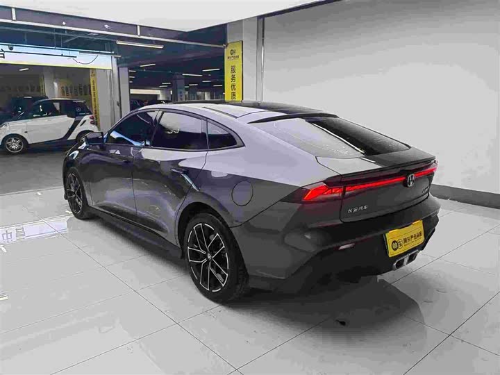 Фото 6 - Changan UNI-V Hybrid