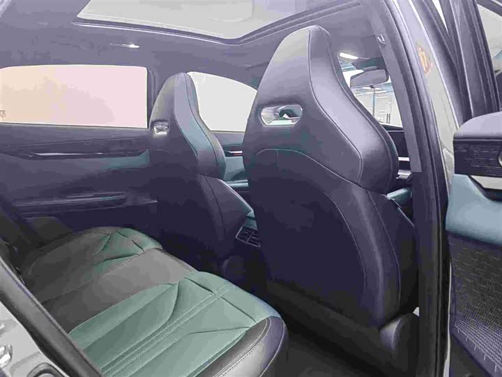 Фото 8 - Changan UNI-V Hybrid