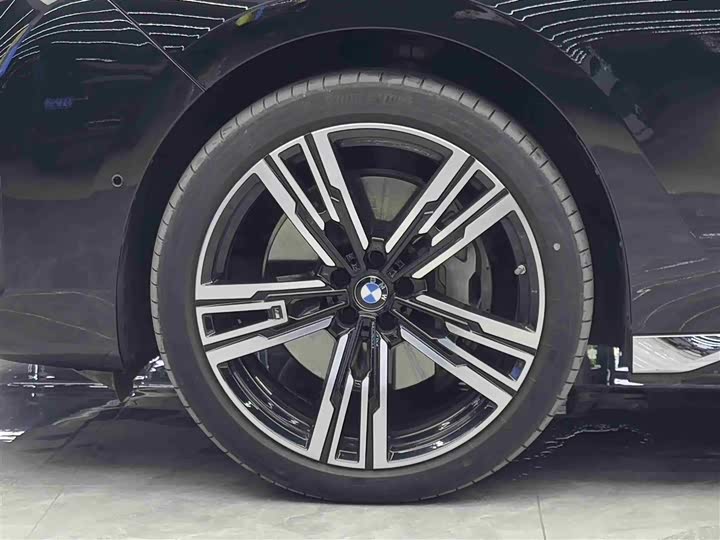 Фото 4 - BMW 7 Series