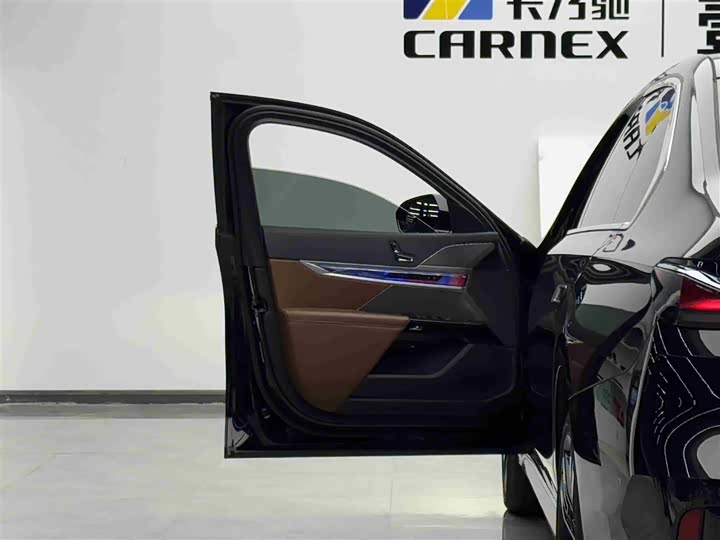 Фото 5 - BMW 7 Series