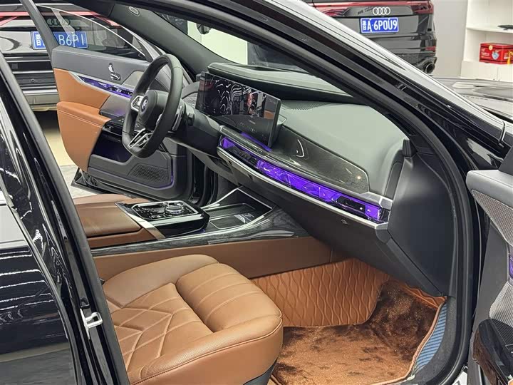 Фото 9 - BMW 7 Series