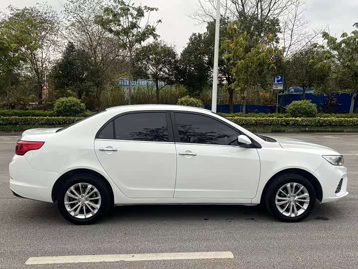 Фото 8 - Geely Vision