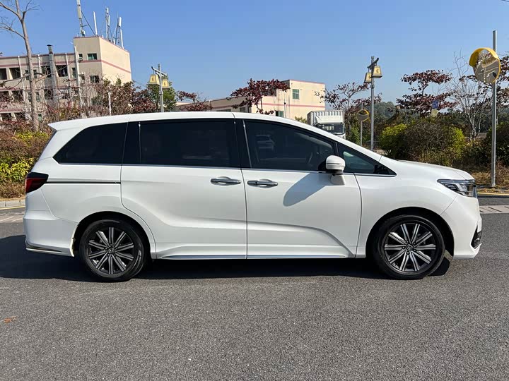 Фото 5 - Honda Odyssey