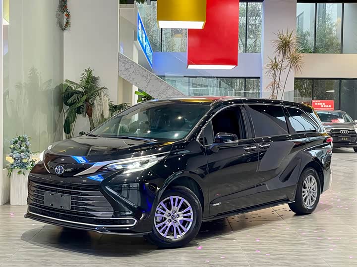 Фото 1 - Toyota Sienna