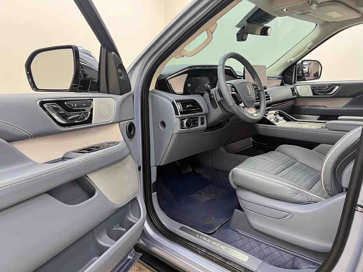 Фото 6 - Lincoln Navigator