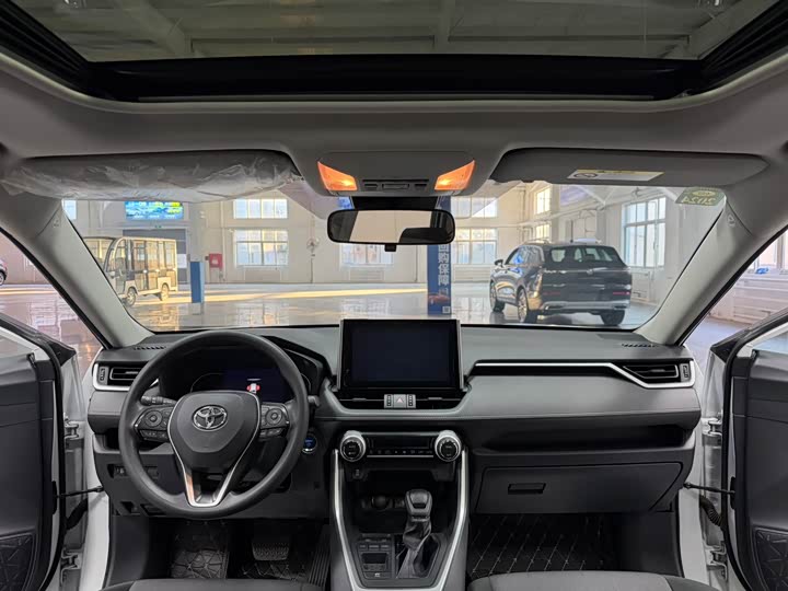 Фото 9 - Toyota RAV4