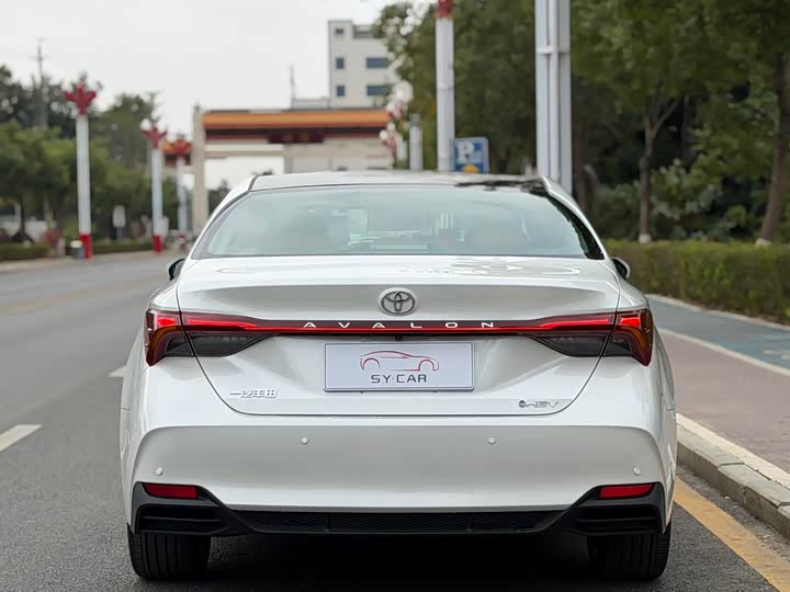 Фото 4 - Toyota Avalon