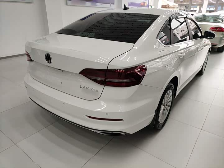 Фото 7 - Volkswagen Lavida