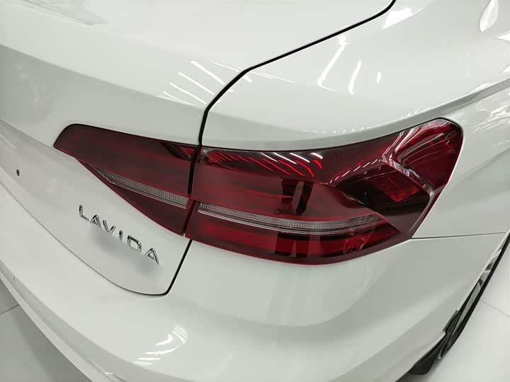 Фото 8 - Volkswagen Lavida