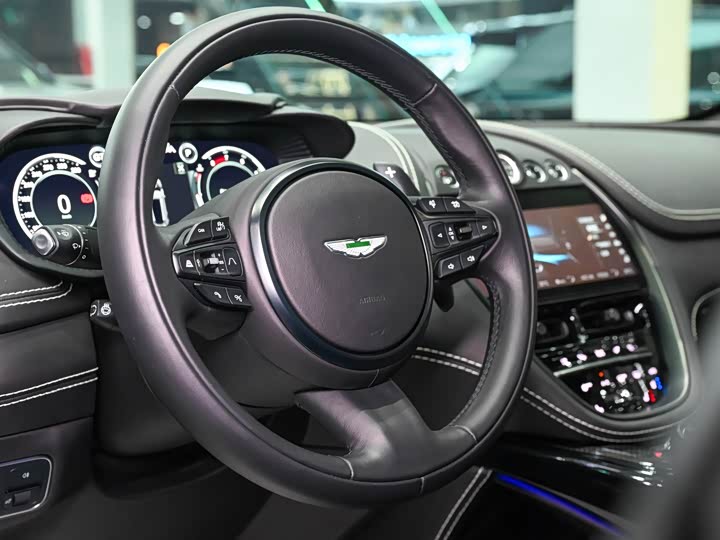 Фото 9 - Aston Martin DBX