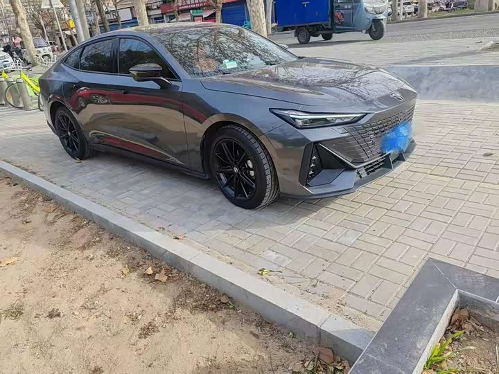 Фото 3 - Changan UNI-V