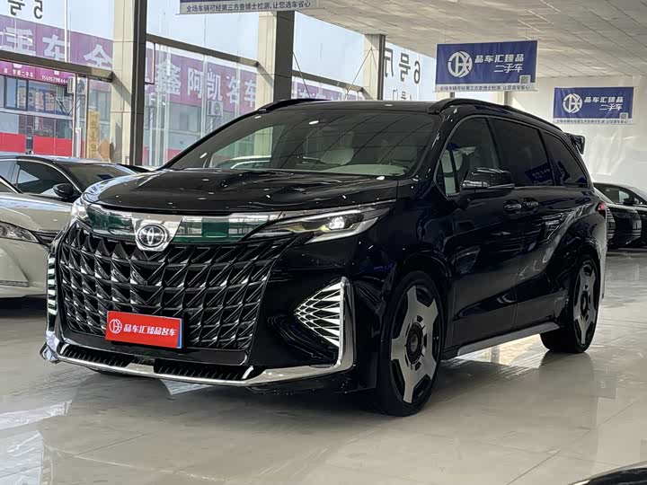 Фото 1 - Toyota Granvia