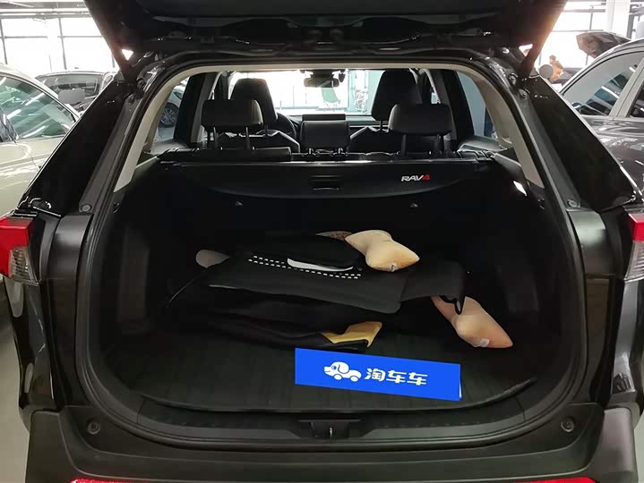 Фото 4 - Toyota RAV4