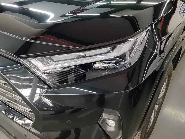 Фото 5 - Toyota RAV4
