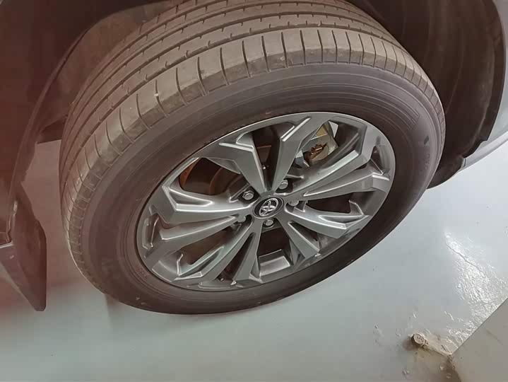 Фото 6 - Toyota RAV4