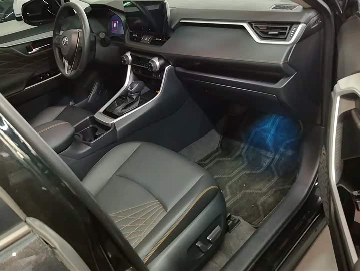 Фото 8 - Toyota RAV4