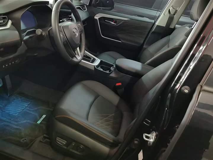 Фото 9 - Toyota RAV4