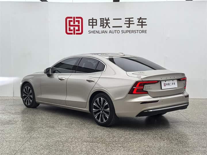 Фото 2 - Volvo S60
