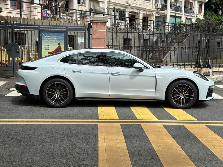 Фото 3 - Porsche Panamera