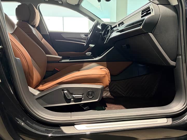 Фото 9 - Audi A6L