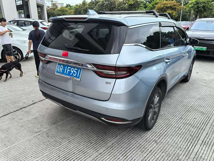 Фото 4 - Geely Jiaji