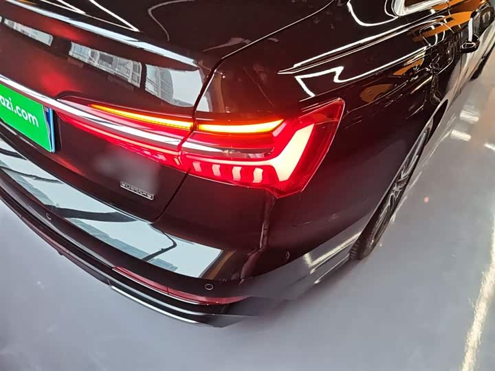 Фото 8 - Audi A6L