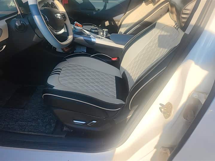 Фото 9 - Geely Geometry A