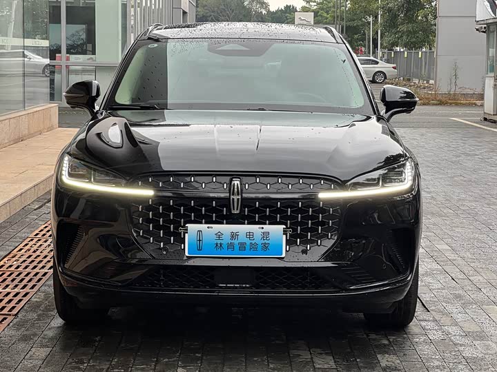 Фото 2 - Lincoln Corsair