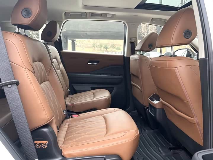 Фото 6 - Nissan Pathfinder